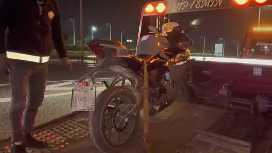 Polis memurları çalıntı motosikleti ele geçirdi
