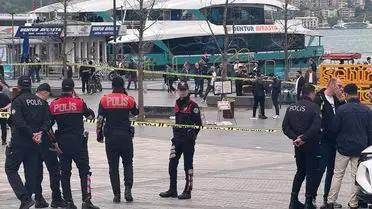 Beşiktaş Vapur İskelesi'nde bıçaklı saldırı anı