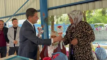 Feke Belediye Başkanı Özen, Anneler Günü'nü Pazar Gezisiyle Kutladı