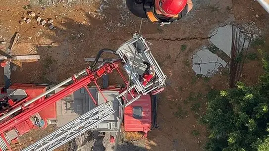 Mersin'de 10 Katlı İnşaatta Mahsur Kalan İşçilere Başarılı Kurtarma Operasyonu