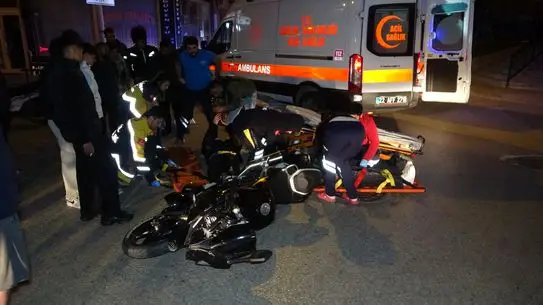 Edirne Keşan'da Motosiklet ve Kamyonet Çarpışması: İki Yaralı