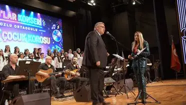 İbrahim Uğur Metin, Barış Manço Şarkısını Çocuk Korosuyla Sahnede Büyüledi