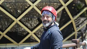 Dev çay bardağının temizlik sırasında görüntüsü