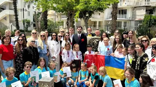Parkta yeni yerleştirilen Ukrayna heykeli