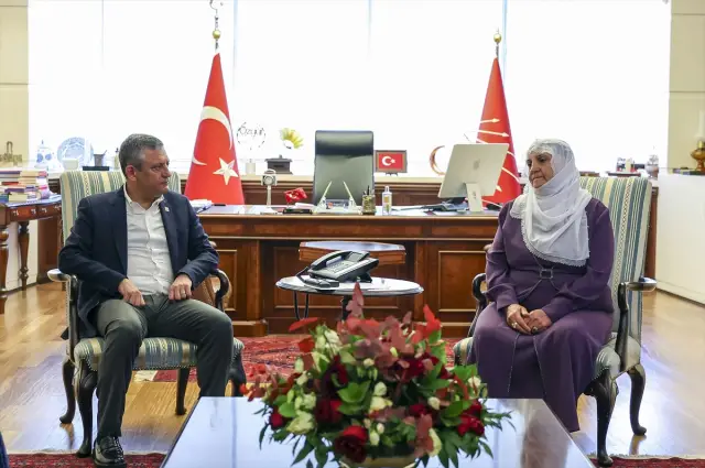 Özgür Özel ile Barış Anneleri temsilcileri