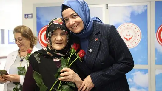 Fatma Betül Sayan Kaya, Anneler Günü’nde Huzurevi Ziyaretiyle Gönüllere Dokundu