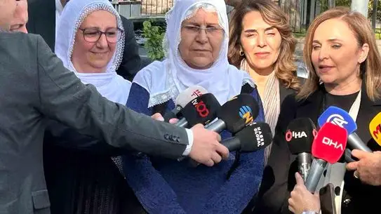 Barış Anneleri ve DEM Milletvekilleri, Öcalan Görüşme Talebiyle Adalet Bakanlığına Dilekçe Sundular