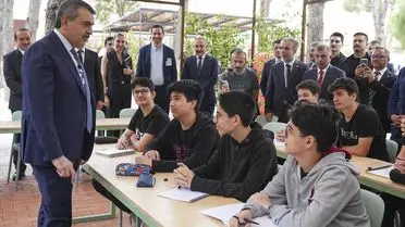 Öğretmenlerin Değeri Artmalı: Bakan Tekin'den Eğitimde Derin Değişim Vurgusu