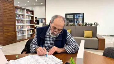 68 Yaşındaki Emekli, Kütüphanede Osmanlıca ve Arapça Öğreniyor