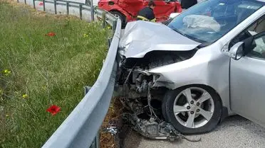 Kırklareli Babaeski'de İki Otomobil Çarpıştı: 3 Yaralı Hastaneye Kaldırıldı