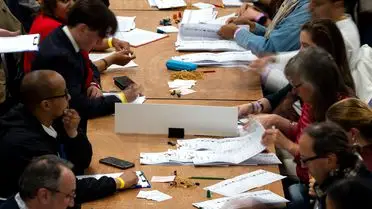 Reform UK İngiltere’de Zafer Kazandı, Galler’de İşçi Partisi Tarihi Yenilgi Aldı