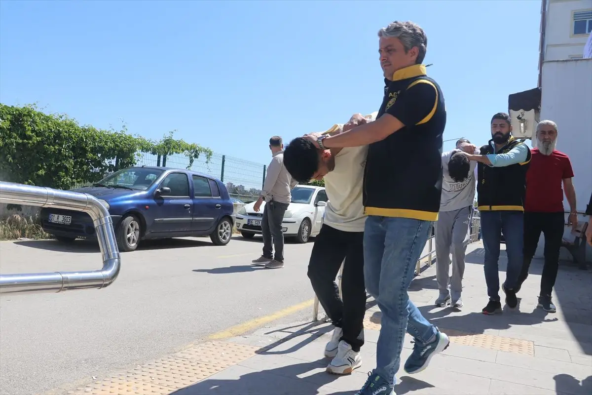 Adana’da İş Merkezinde Silahlı Saldırı: 3 Şüpheli Tutuklandı