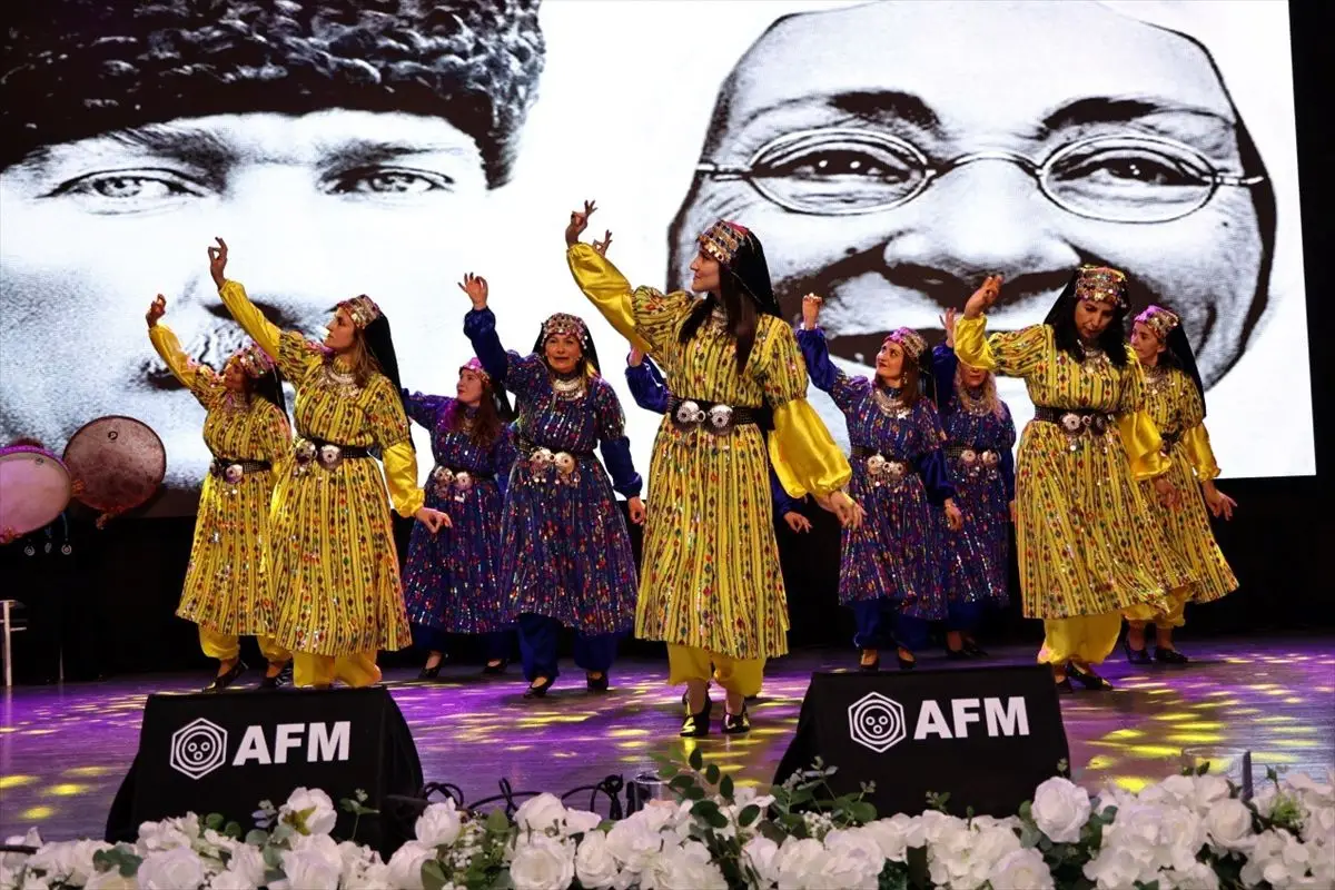 Merzifon’da Kadın Ritim Grubu Anneler Günü’ne Renk Katıyor