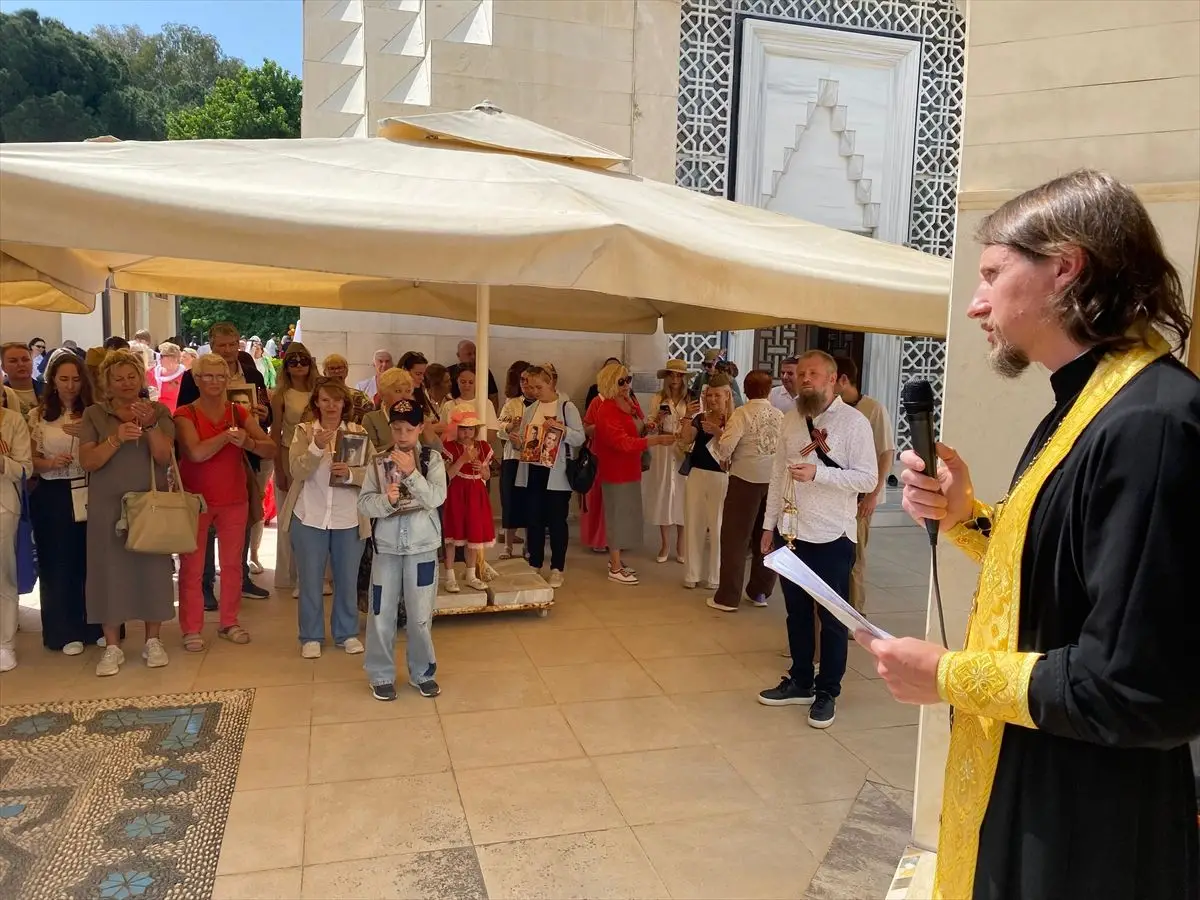 Antalya’da Rus Topluluğu 9 Mayıs Zafer Bayramı Coşkusunu Şehrin Sokaklarına Taşıdı