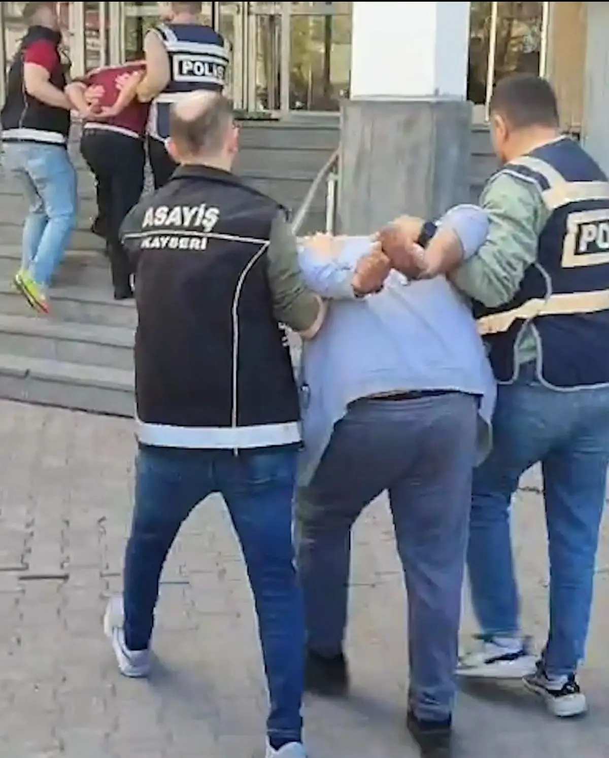 Kayseri'de 30 Yıl Hapis Cezalı Kaçaklar Yakalandı