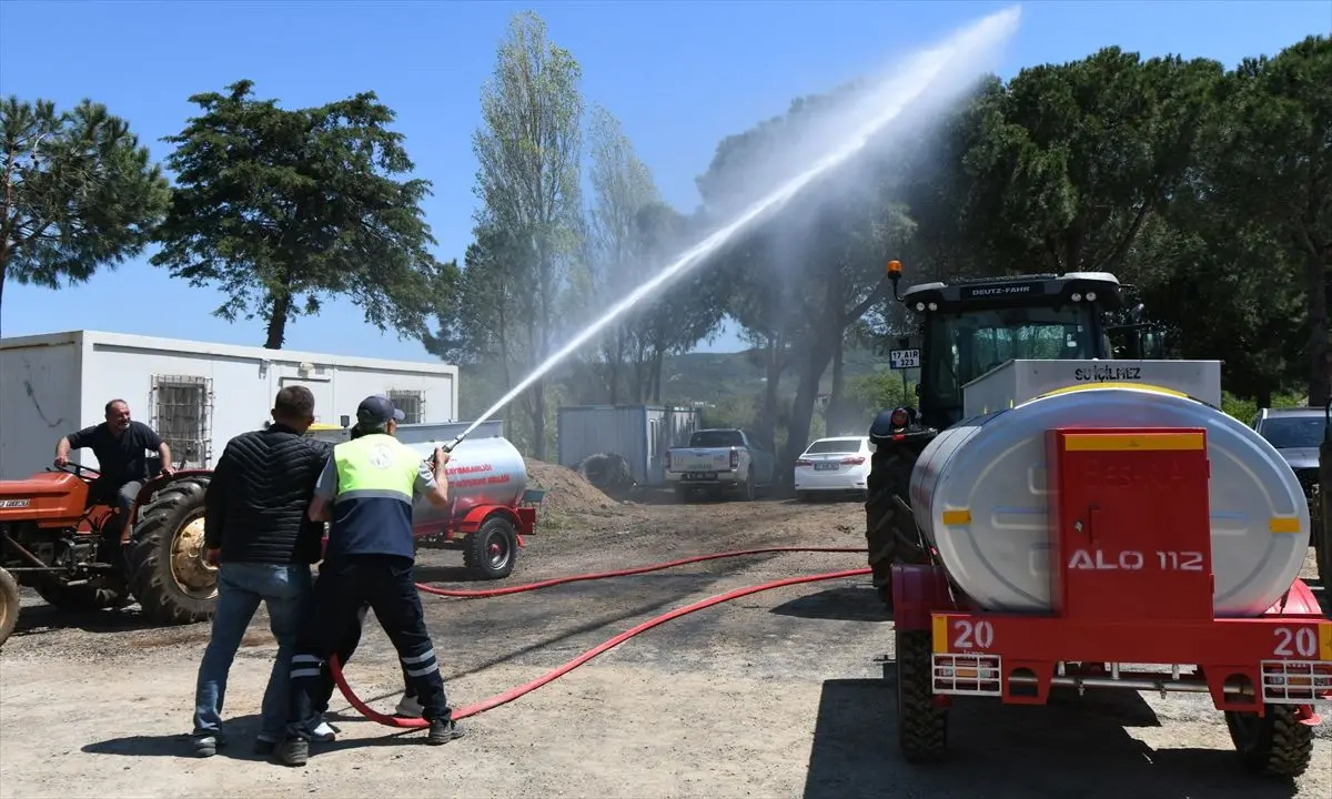 Lapseki Kaymakamlığı, 40 Köye 3 Tonluk Su Tankeri Gönderdi