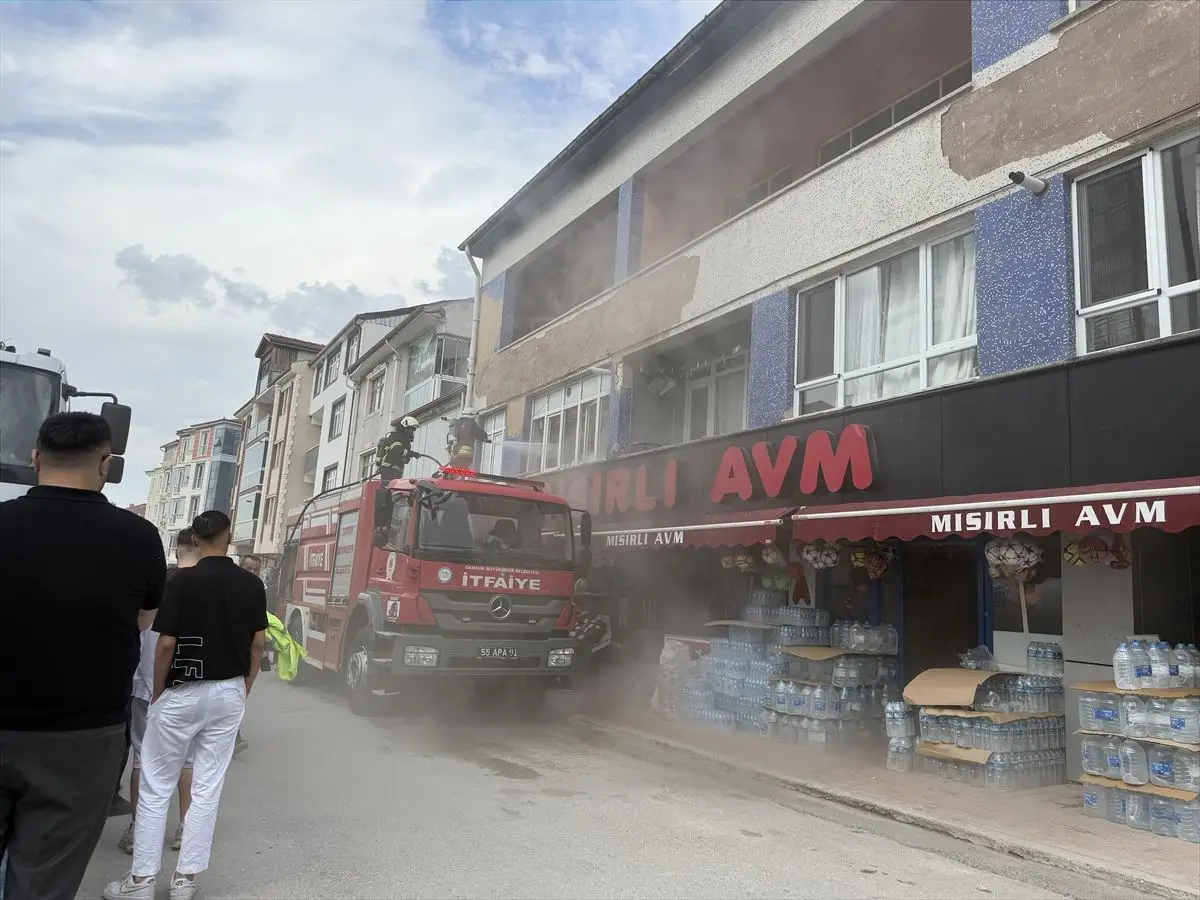 Ladik’te Market Deposunda Çıkan Yangın Kontrol Altına Alındı