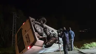 Bingöl Genç Kara Yolunda Minibüs Devrildi, Sürücü Hastaneye Kaldırıldı