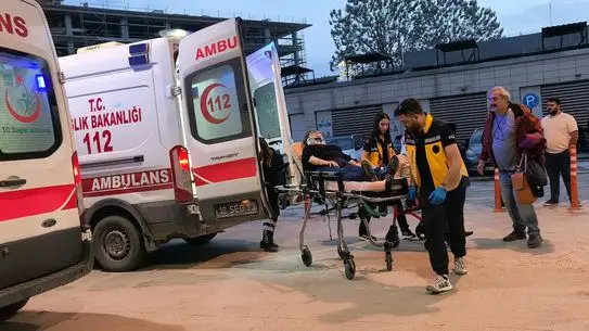 İnegöl'de Beton Mikseri ve Tur Minibüsü Çarpıştı: 2 Yaralı Hastaneye Kaldırıldı