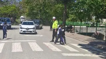 Eceabat’ta Trafik Haftası Etkinliği: Öğrenciler ve Halk İçin Güvenli Sürüş Eğitimi