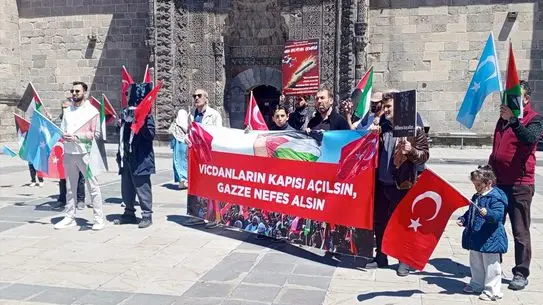 Erzurum’da Sağlık Personeli, Gazze’ye Yönelik İsrail Saldırısını Sessiz Yürüyüşle Kınadı