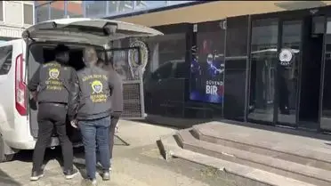 Operasyon sırasında ele geçirilen uyuşturucu ve para