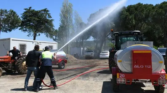 Su tankerleri köylere teslim ediliyor