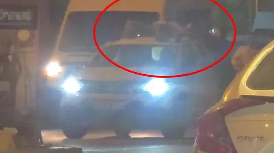 Siirt’te Şaşırtıcı Olay: Madde Bağımlısı Otomobilin Üzerine Çıktı