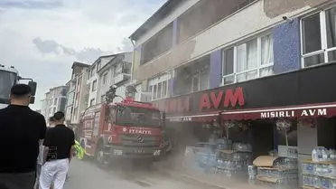 Yangın sonrası market deposu