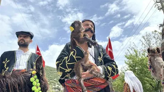 Burdur’da Renkli Yörük Göçü Şenliği Binlerce Ziyafeti Büyüledi
