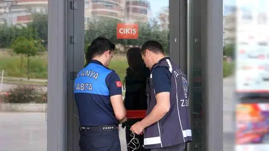 Alanya’da Son Kullanma Tarihi Geçmiş Tavuk Ürünleri Satınan Market Şubesi Mühürlendi