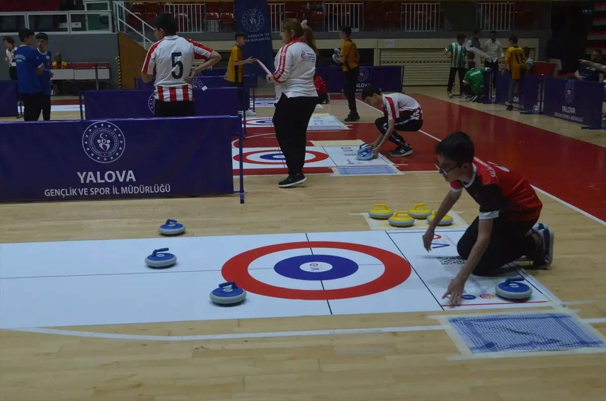 Yalova’da Floor Curling Şampiyonası Heyecanı Başladı