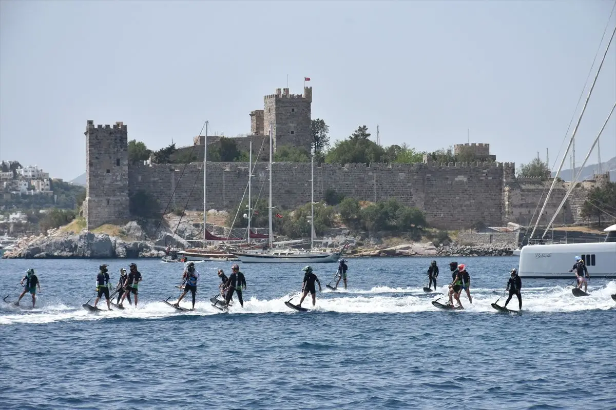 Bodrum'da Türkiye Sujeti Motosurf Şampiyonası Başladı: 75 Sporcu Dalga Sörfüyle Yarışıyor