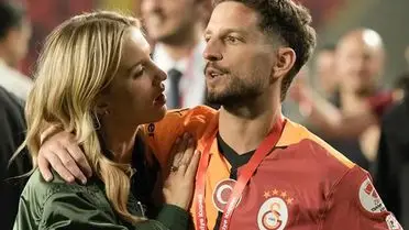 Dries Mertens Galatasaray Tribününde: Gelecek Sezon Teknik Kadroda Olabilir mi?
