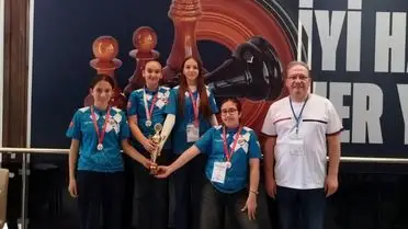 Nazilli Kızlar Takımı Satrançta Türkiye Üçüncülüğe Ulaştı