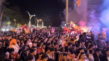 Tatvan’da Galatasaray Şampiyonluğu Coşkuyla Kutlandı: Taraftarlar Şehrin Sokaklarını Doldurdu