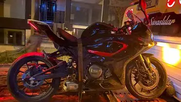 Arnavutköy'de polis ekipleri büyük operasyon gerçekleştirdi: Uyuşturucu, silah ve çalıntı motosiklet ele geçirildi
