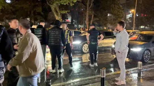 Bağdat Caddesi'nde Galatasaray Şampiyonluk Coşkusu Gerginlikle Karşılaştı