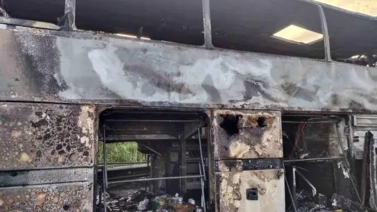 İzmir-İstanbul Seferindeki Tur Otobüsü Yangın Atlattı, Yolcular Güvenli Şekilde Tahliye Edildi