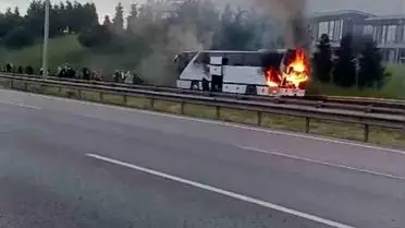 Kocaeli'de TEM Otoyolu'nda Otobüs Yangını: Yolcular Güvenli Şekilde Tahliye Edildi