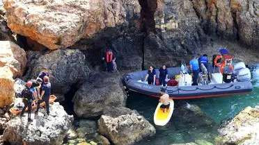 Antalya’da Zıpkınla Balık Tutmaya Çalışan Adam Falezden Düştü, Ekipler Hızlı Müdahale Etti