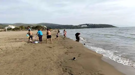 Kuşadası’nda 30°C Sıcaklıklarla Deniz Sezonu Resmen Başladı