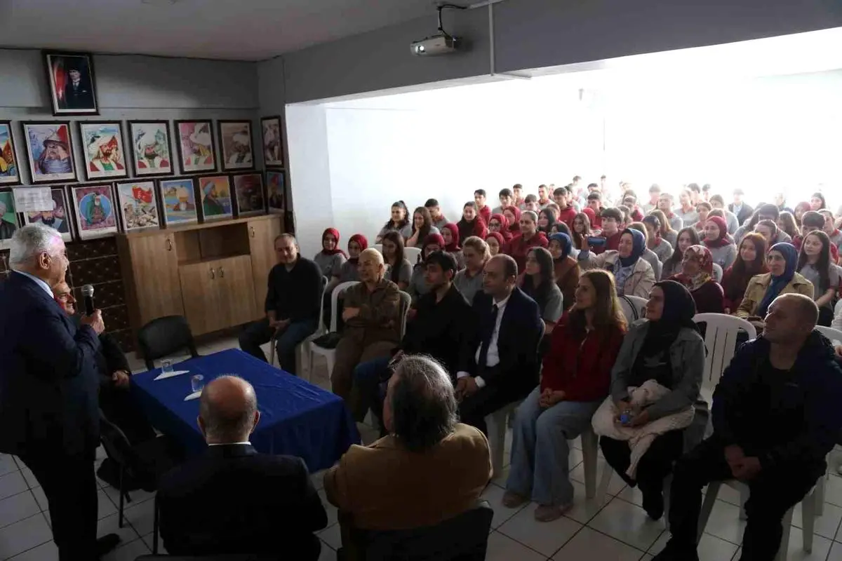 Ömer Yıldız, 37 Yıllık Aradan Sonra Hemşire Okulunu Yeniden Ziyaret Etti