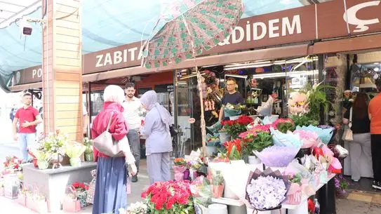 Kayseri’de Anneler Günü Çiçek Alışverişi Yoğunluğunu Yaşadı