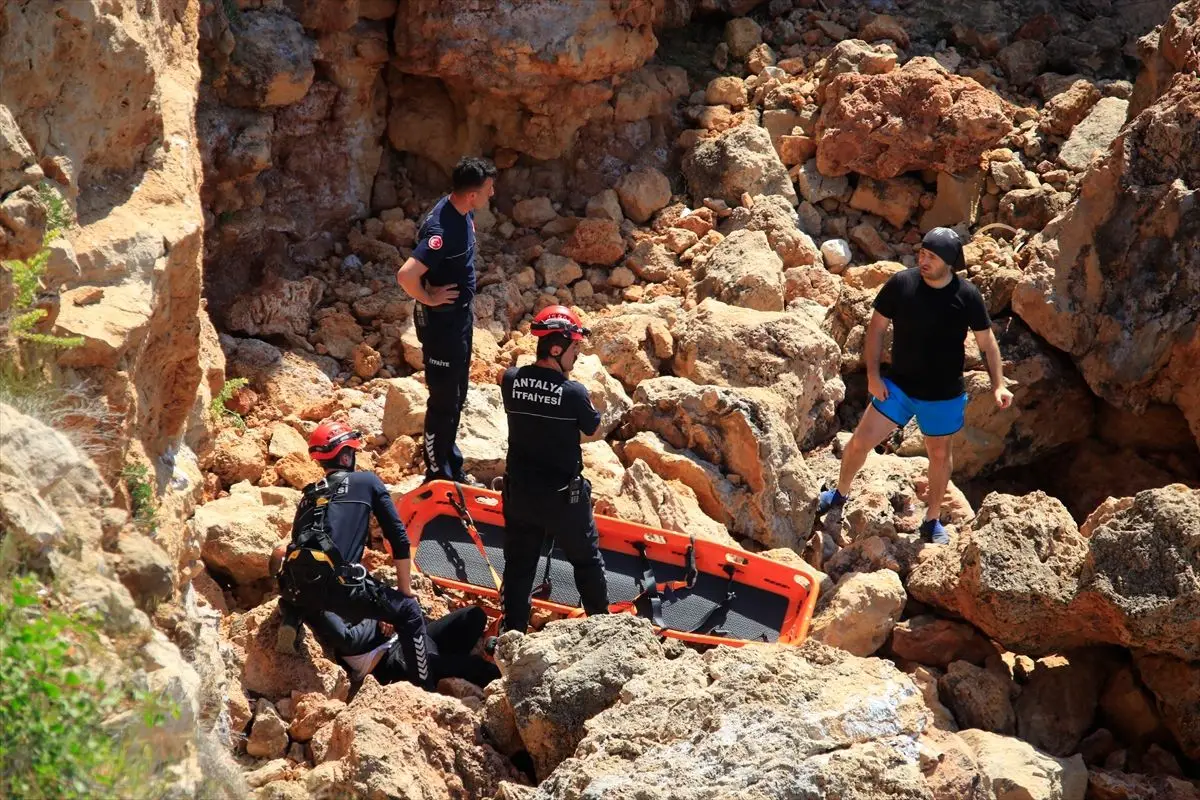 Antalya’da falez kazası sonrası kurtarılan balıkçı