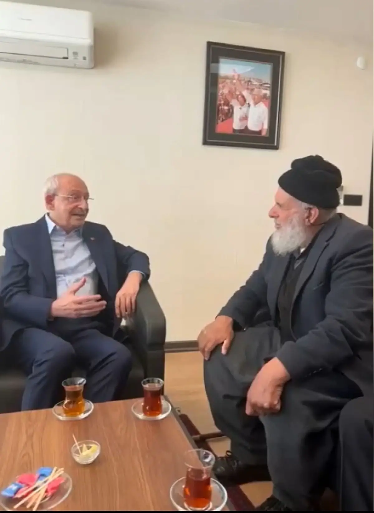 Kılıçdaroğlu ile Yakup Karakoç’ta Dostluk Anı: Helallik Talebi Gündemde