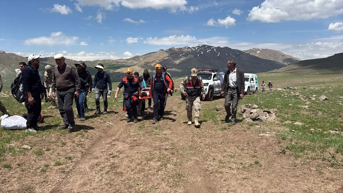 Van’da 14 Yaşındaki Çocuk Kayalıklardan Düşerek Yaralandı, Sağlık Ekibi Hızla Müdahale Etti