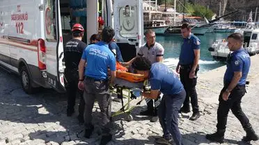 Antalya Falezlerinde Düşen Balıkçı Acil Müdahale Sonrası Hastaneye Kaldırıldı