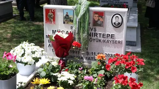Kayseri Şehit Anneleri, Anneler Günü'nde Kabir Başında Duygusal Dua Etti