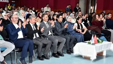 Sarıkamış'ta Minik Piyanistler Anneler Günü'ne Özel Şefkat Dolu Konser
